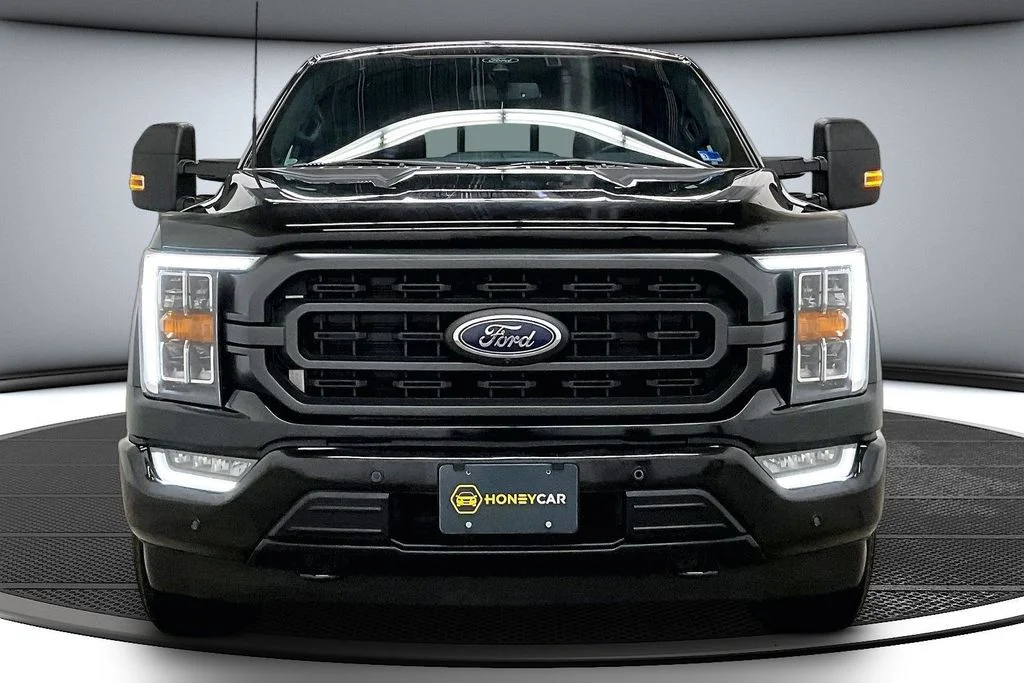 Used 2022 Black Ford XLT image 2
