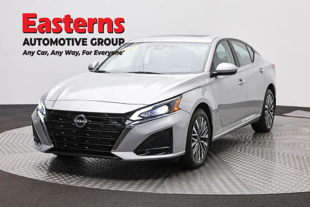 Used 2023 Silver Nissan 2.5 SV image 1