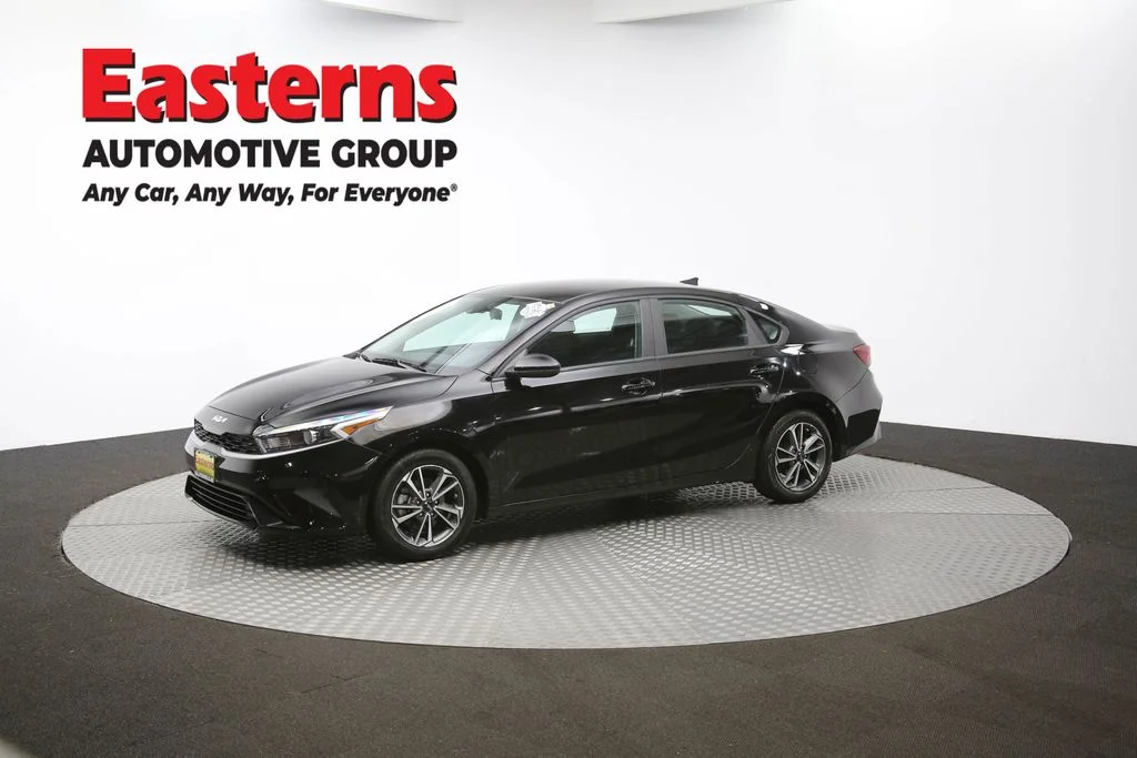 Used 2022 Black Kia LXS image 54