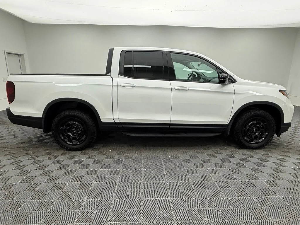 Used 2025 White Honda Sport image 7