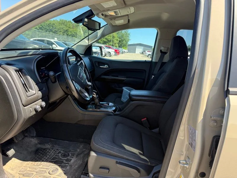 Used 2022 Beige GMC Elevation image 9