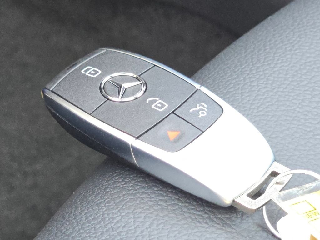 New 2026 Cirrus Silver Metallic Mercedes-Benz GLA 250 image 38