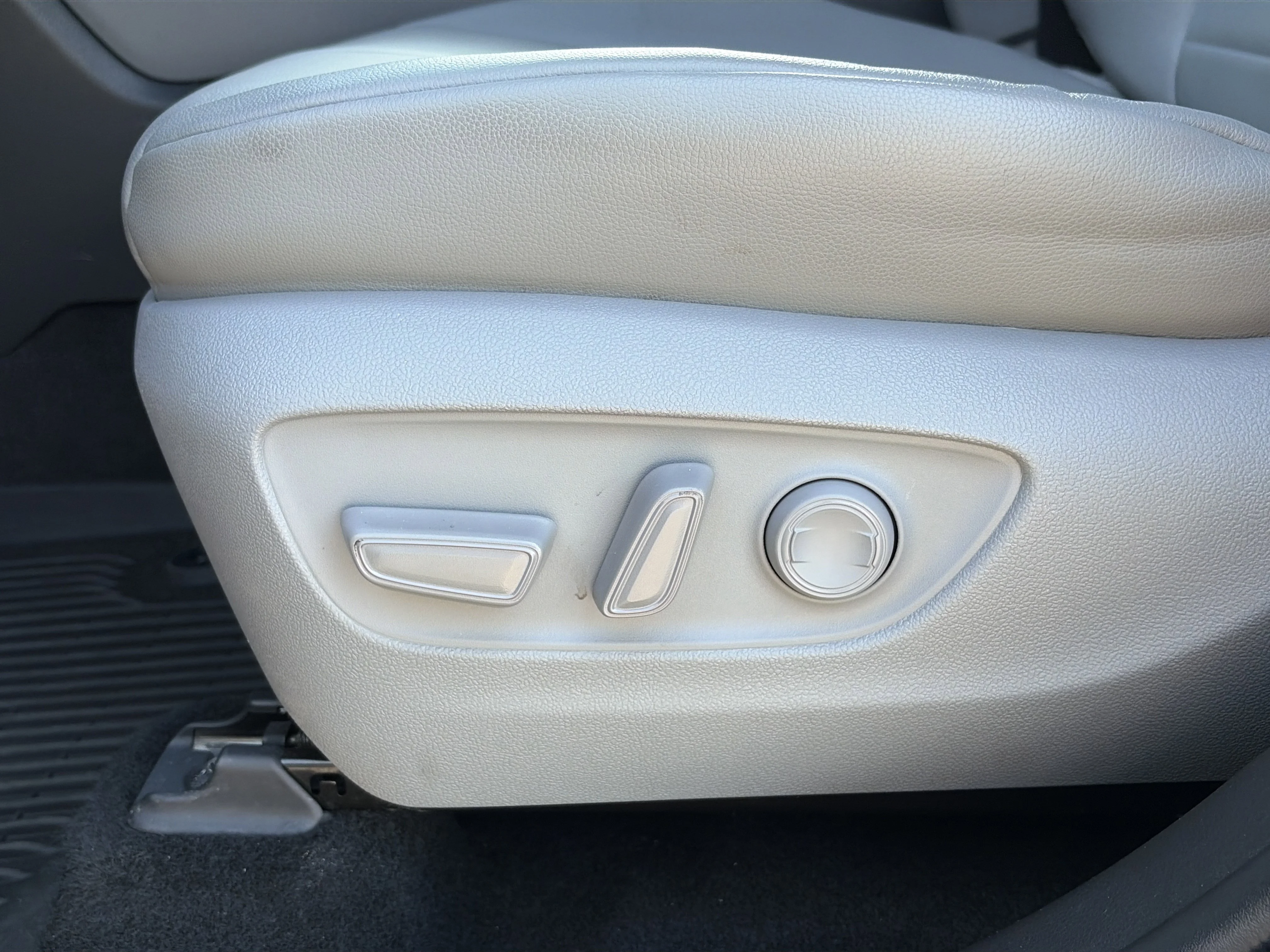 2022 Toyota Highlander XLE - Photo 22