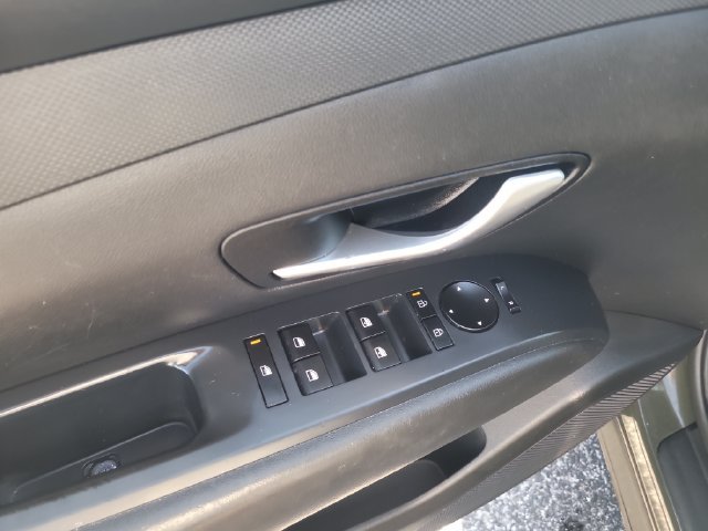 Used 2025 Green Hyundai SEL image 17