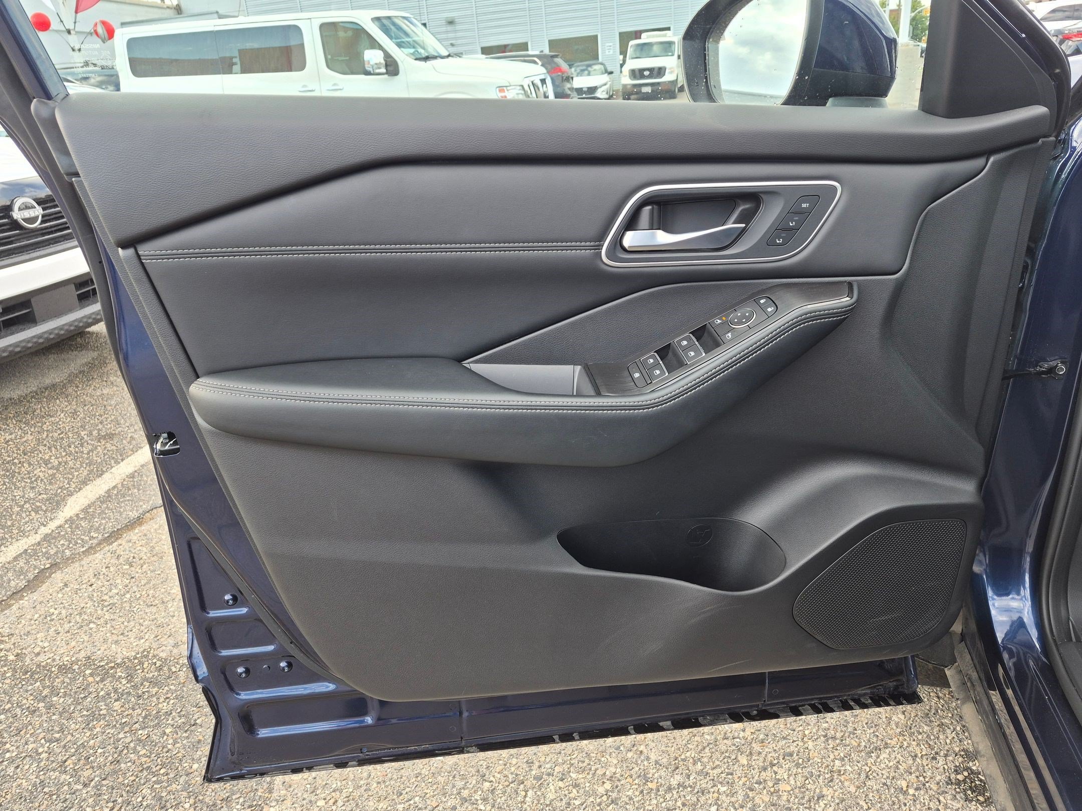 Used 2026 Deep Ocean Blue Pearl Nissan Platinum image 13