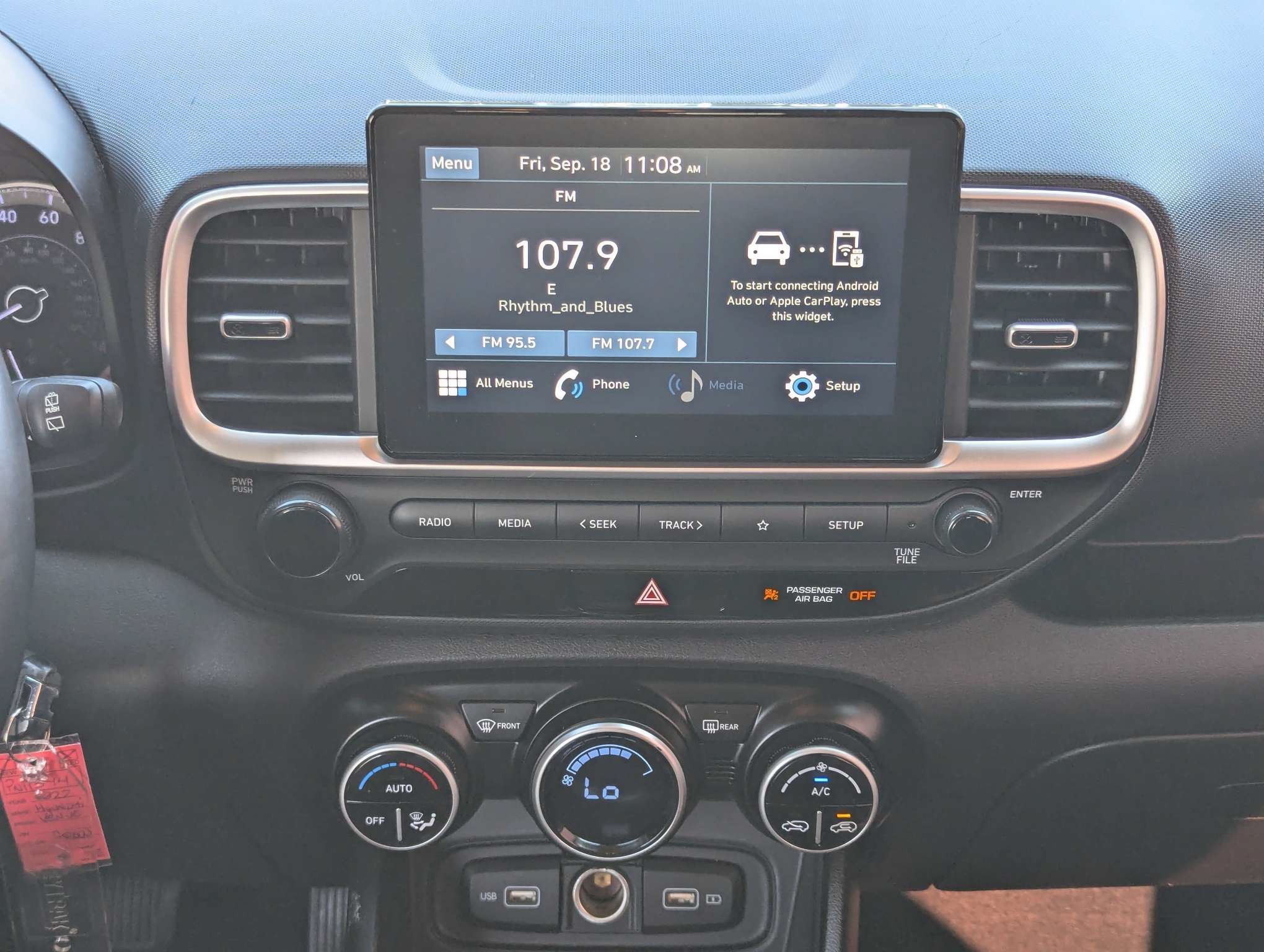Used 2022 Green Hyundai SEL image 16