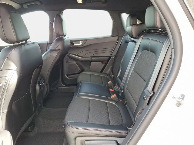 2026 Ford Escape ST-Line - Photo 7