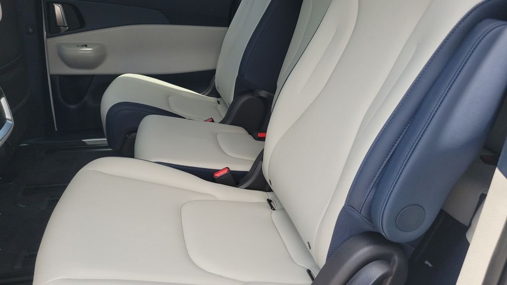 New 2026 Snow White Pearl Kia EX image 10