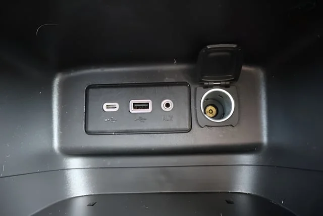Used 2020 Summit White Chevrolet LS image 31