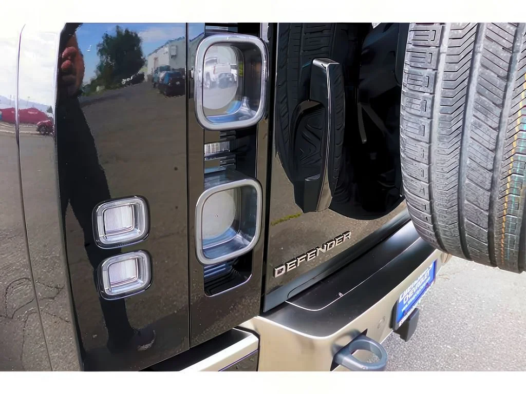 2021 Land Rover Defender X - Photo 13