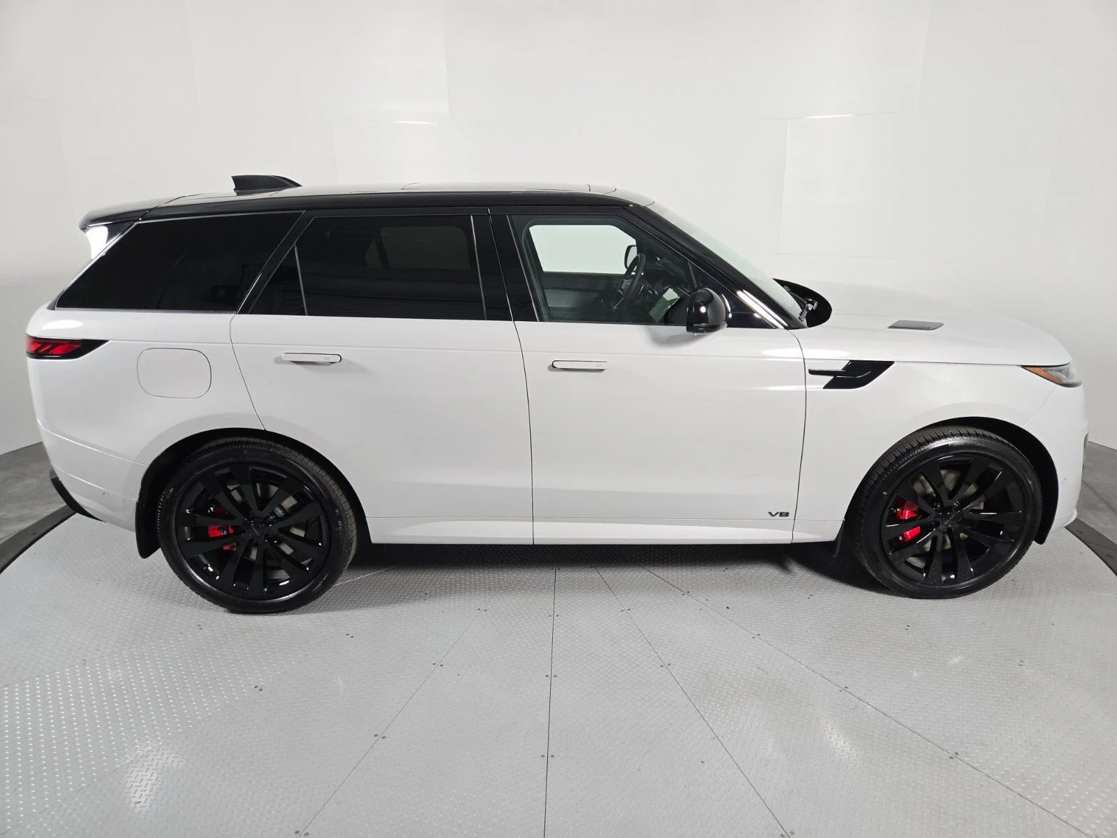 New 2026 Borasco Grey Land Rover Dynamic SE image 6