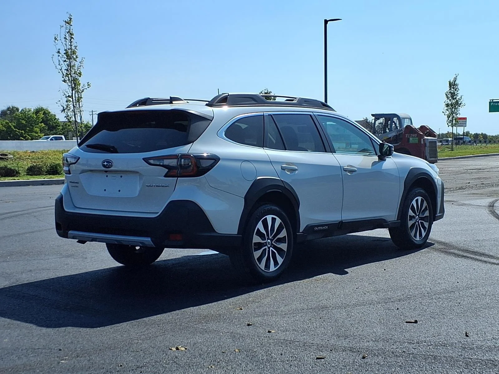 Used 2024 CRYSTAL WHITE PEARL SUBARU UTILITY image 28