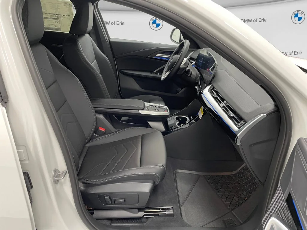 Used 2026 Alpine White BMW xDrive28i image 15
