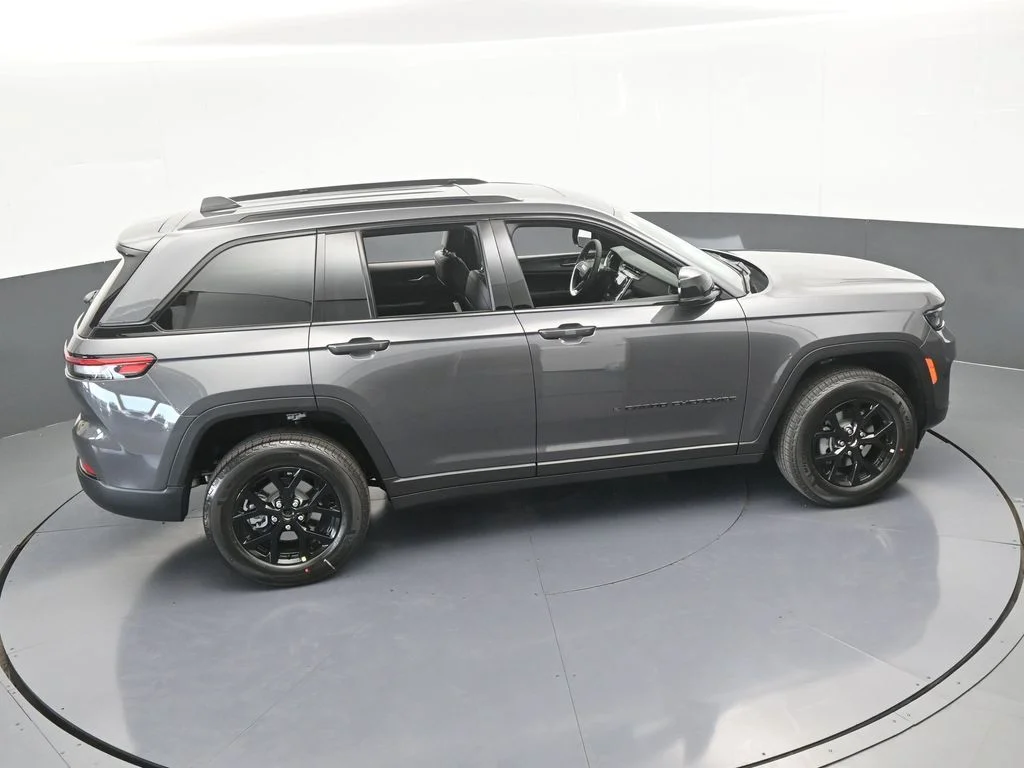 New 2025 Baltic Gray Metallic Clear-Coat Exterior Paint Jeep Altitude X image 44
