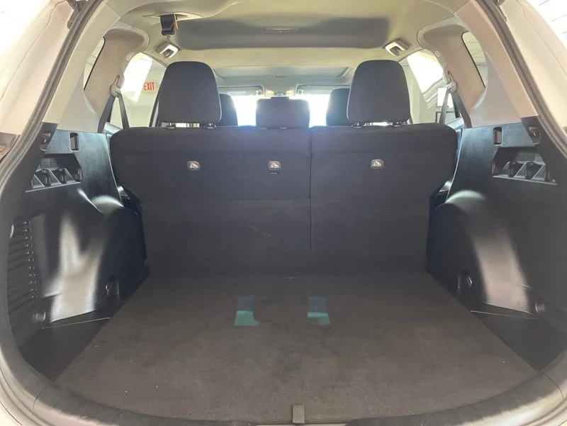 Used 2018 White Toyota XLE image 8