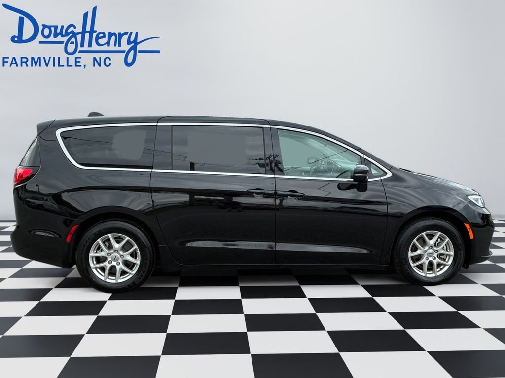 Used 2024 Black Chrysler Touring L image 6