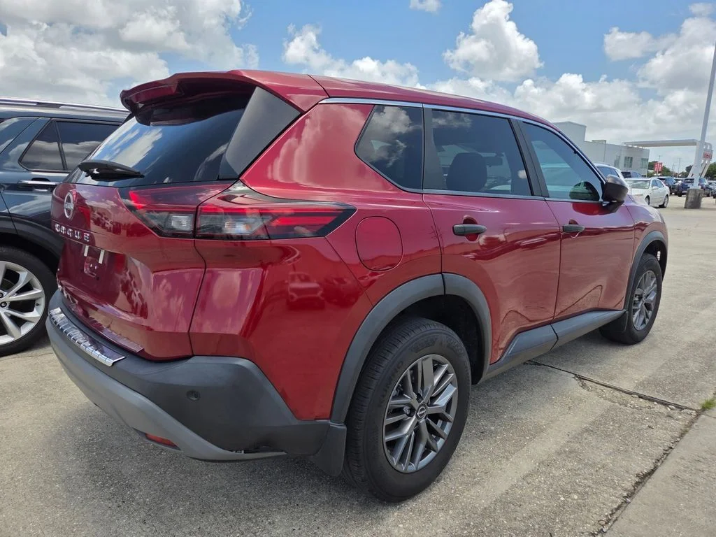 Used 2023 Red Nissan S image 5