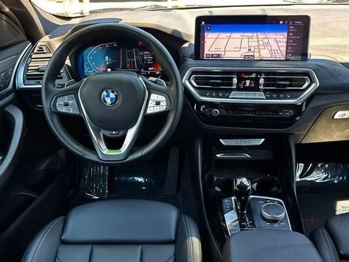 Used 2025 Gray BMW xDrive30i image 13