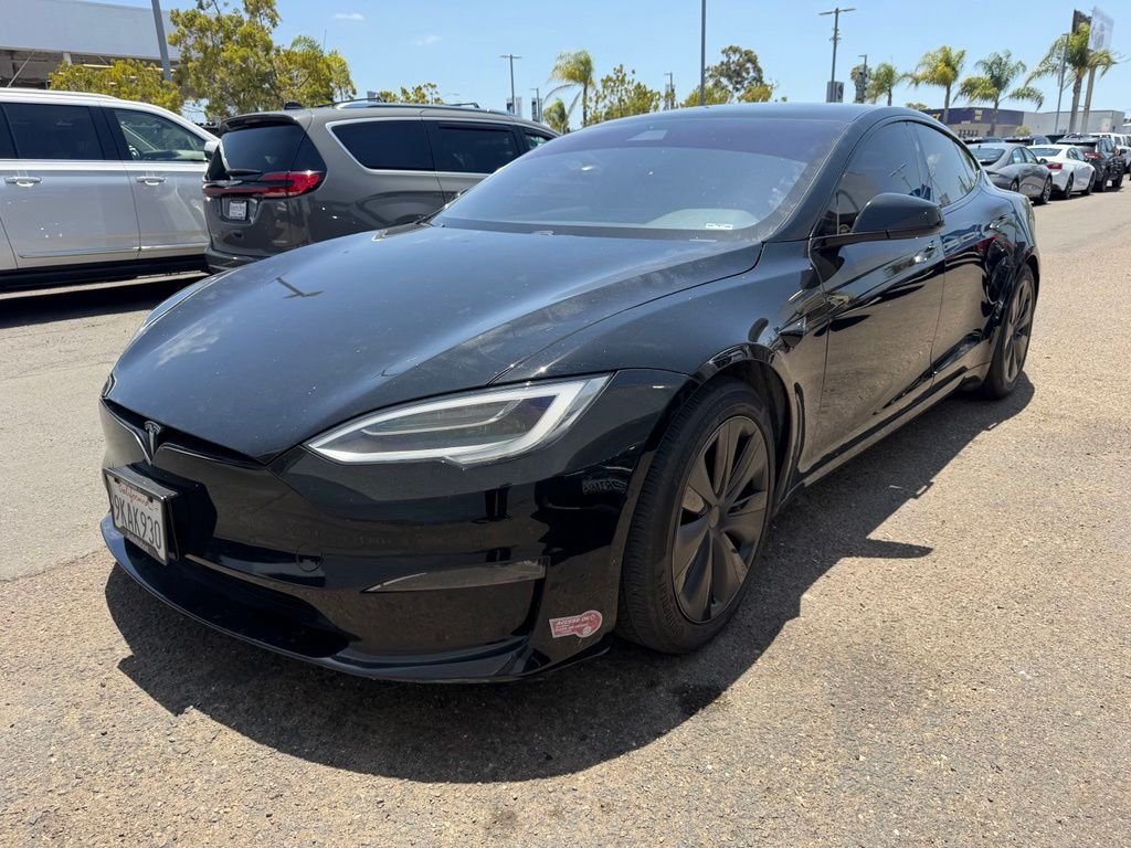 Used 2022 Solid Black Tesla Base image 9