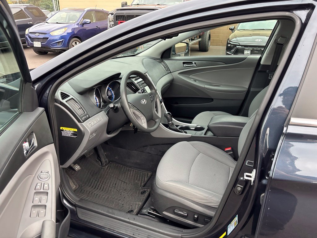 Used 2014 Blue Hyundai GLS image 11