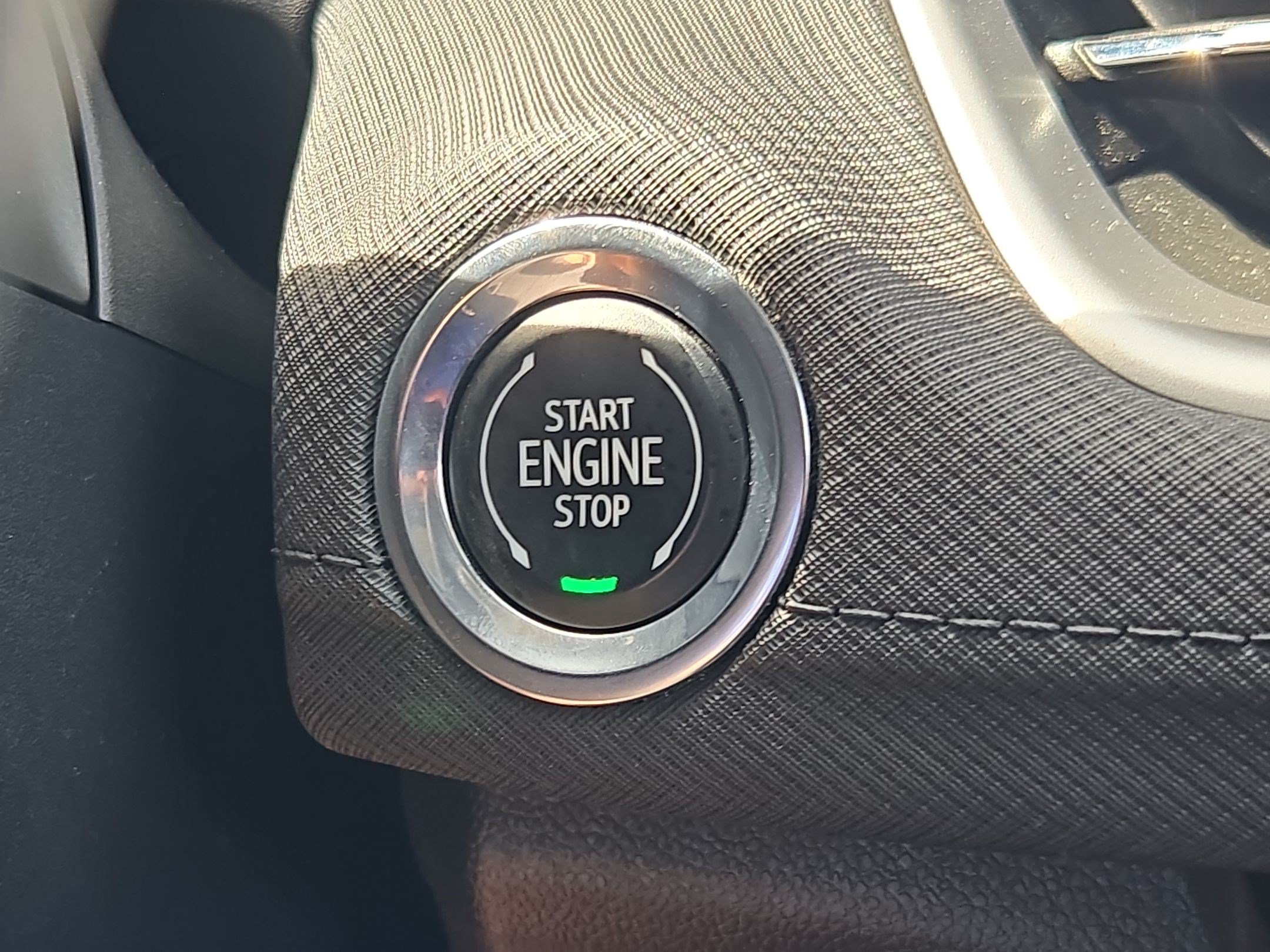 Used 2025 Summit White Chevrolet LT image 18