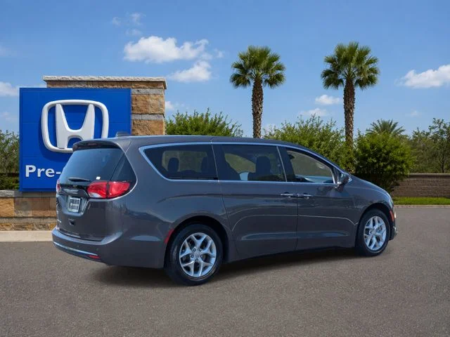 Used 2018 Granite Crystal Metallic Clearcoat Chrysler Touring Plus image 5