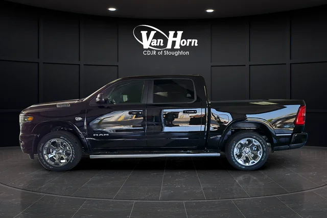 New 2026 Diamond Black Crystal Pearlcoat RAM Big Horn/Lone Star image 4