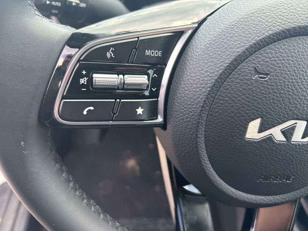 Used 2024 White Kia SX image 17