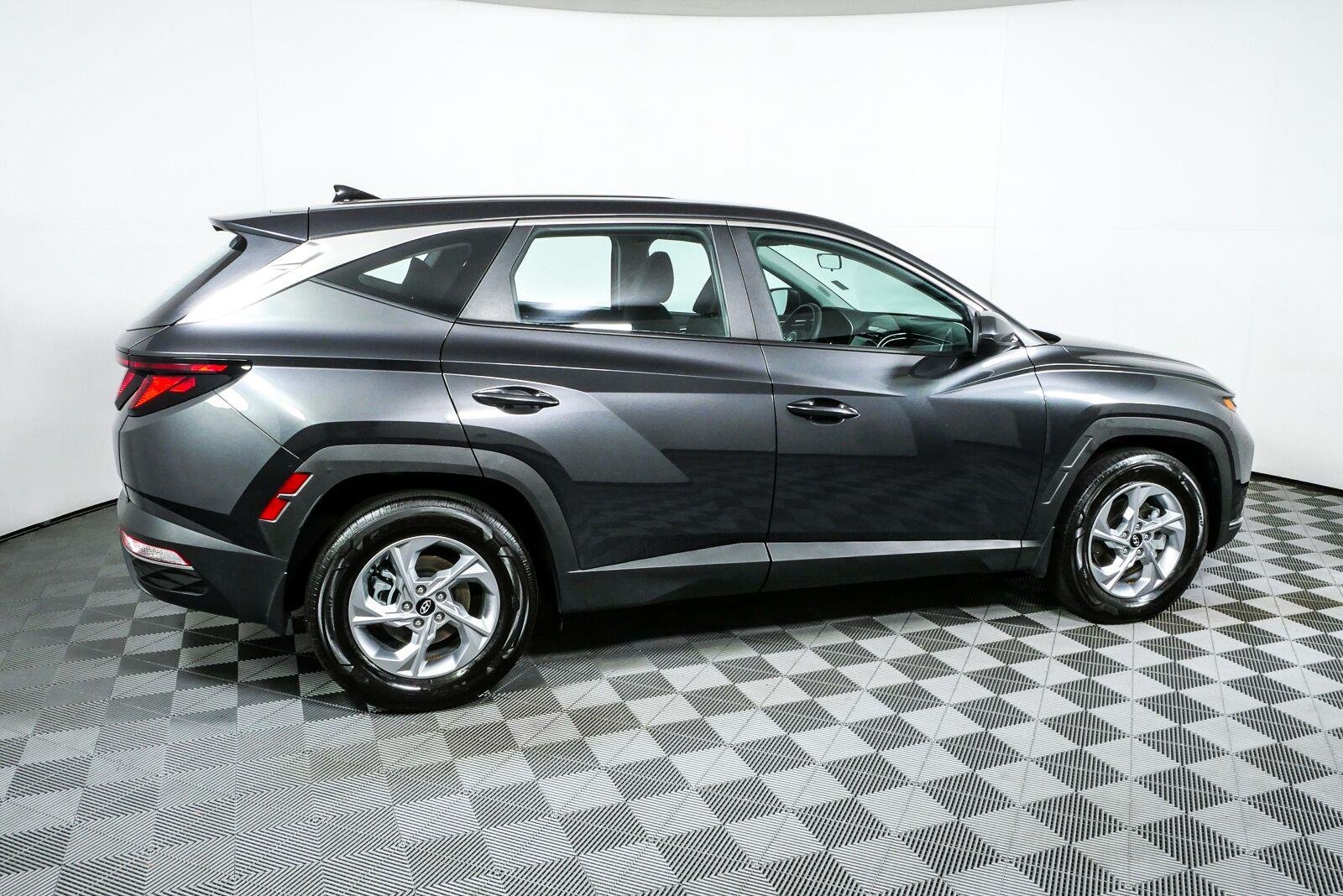 Used 2023 Portofino Gray Hyundai SE image 2