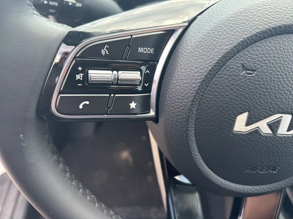 Used 2024 White Kia SX image 17