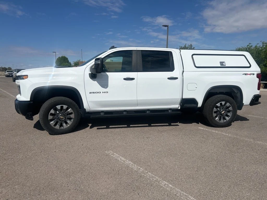 Used 2025 White Chevrolet Custom image 5