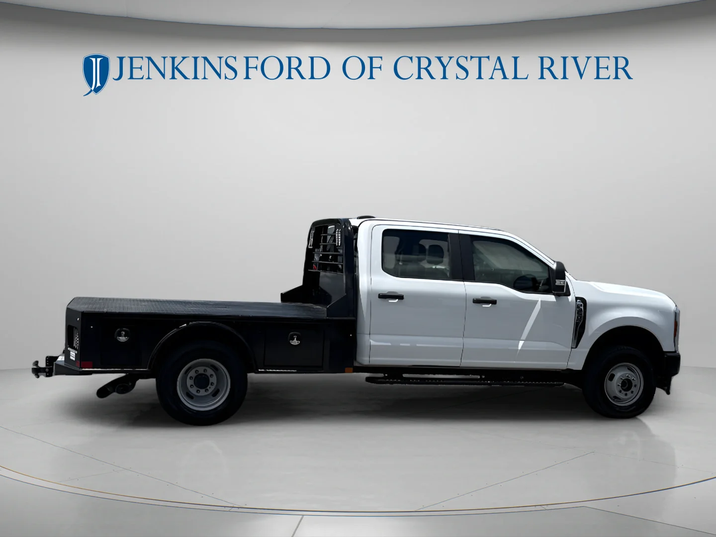 Used 2025 Oxford White Ford XL image 3