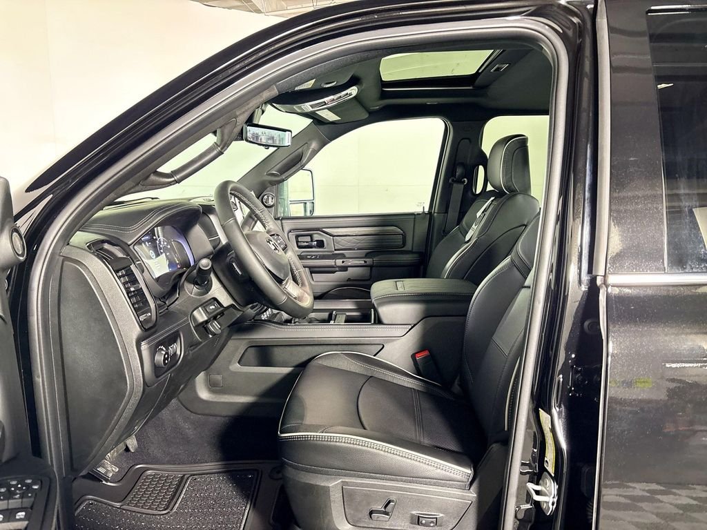 New 2026 Diamond Black Crystal Pearl-Coat Exterior Paint RAM Limited image 11