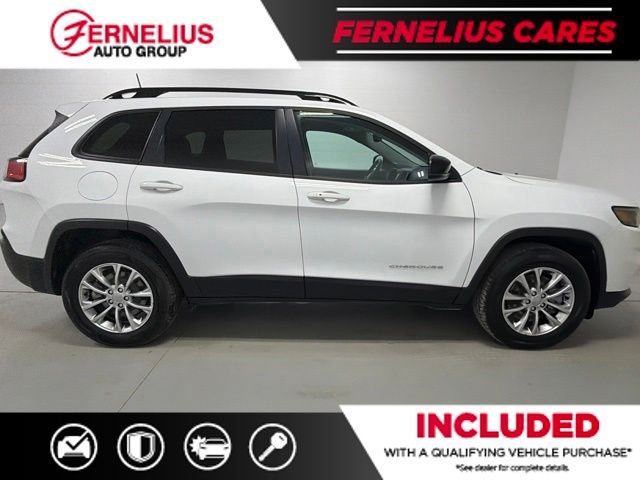 Used 2022 White Jeep Latitude Lux image 9