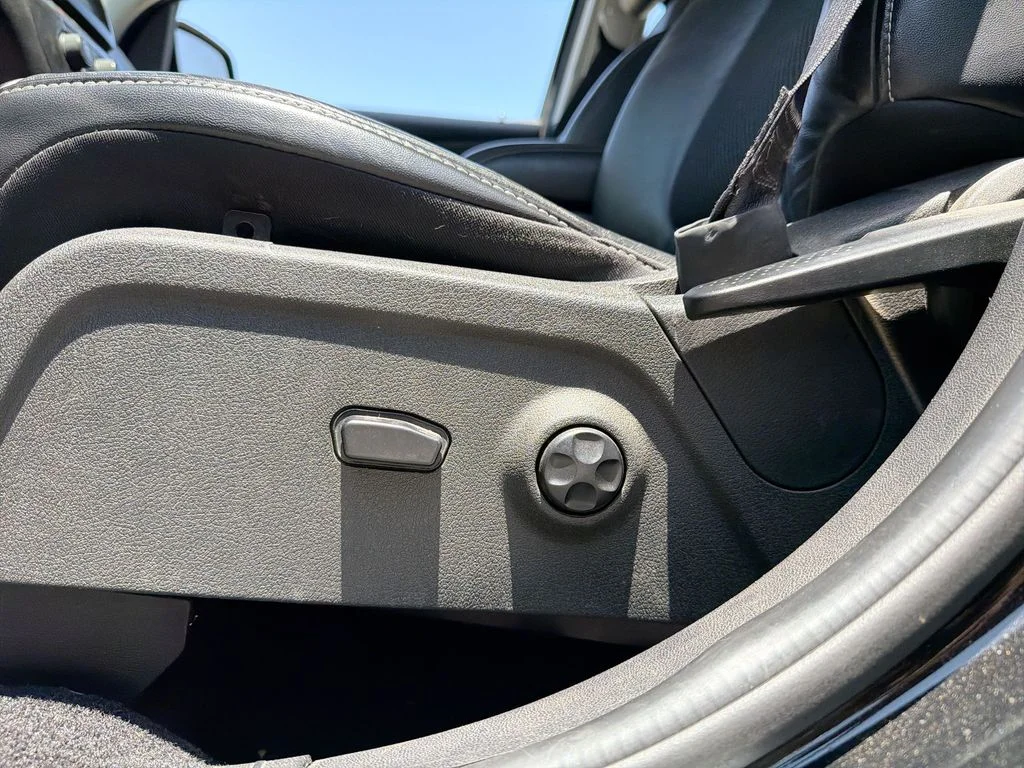 Used 2017 Black Dodge Crossroad image 14