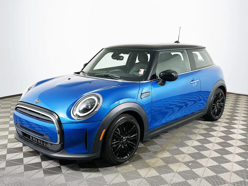 2022 MINI Hardtop Oxford Edition's photo