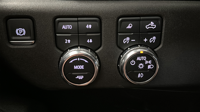 Used 2025 Titanium Rush Metallic GMC SLT image 28