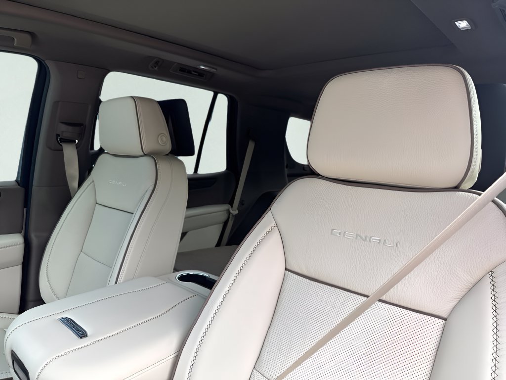 2026 GMC Yukon Denali - Photo 10