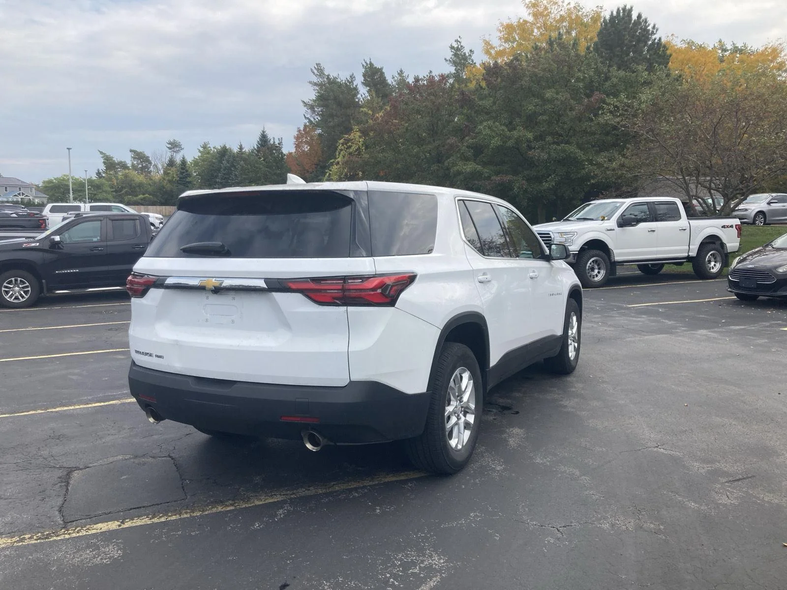 Used 2023 Wh Chevrolet  image 7