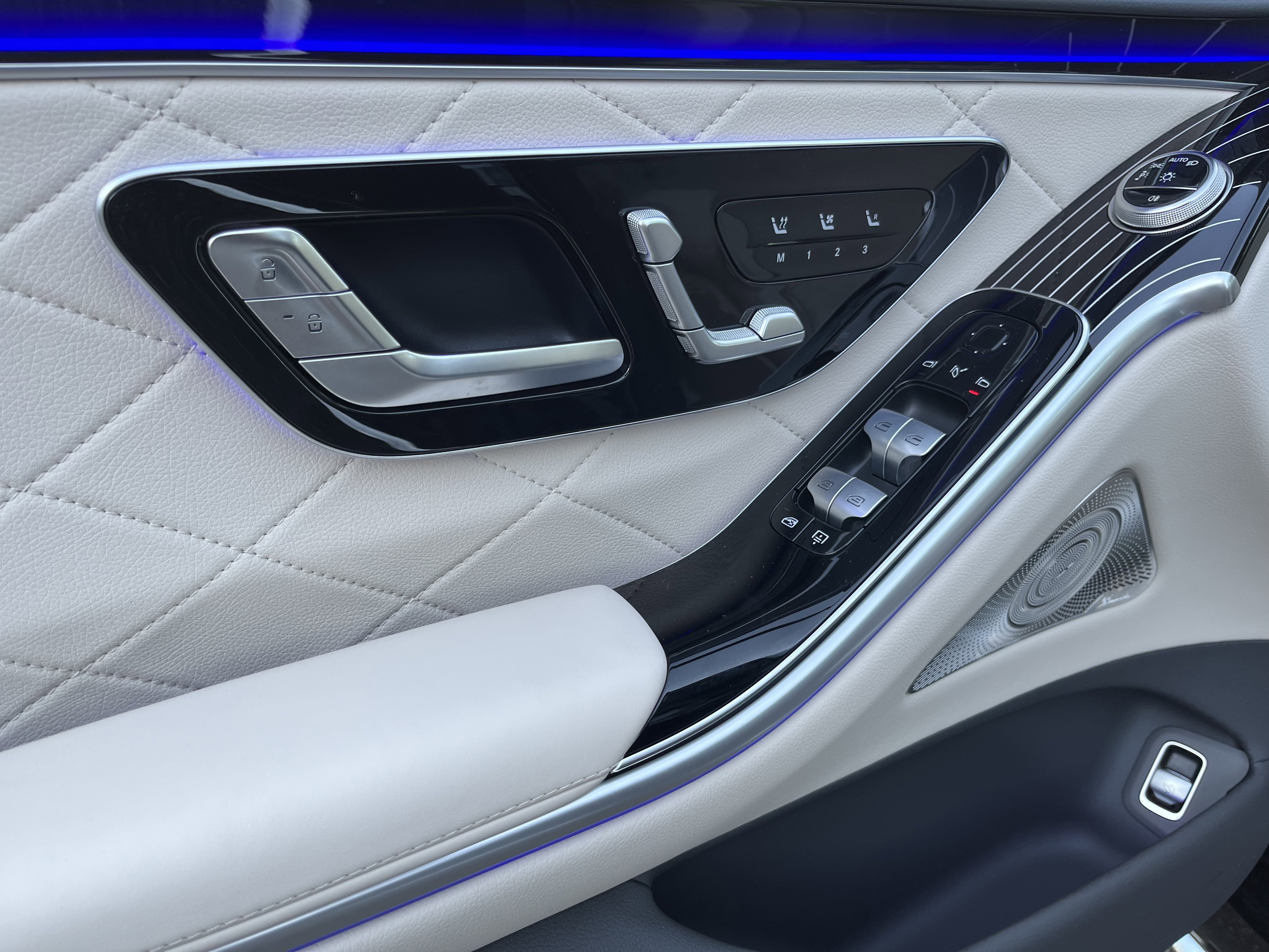 New 2026 Black Mercedes-Benz S 580e image 13