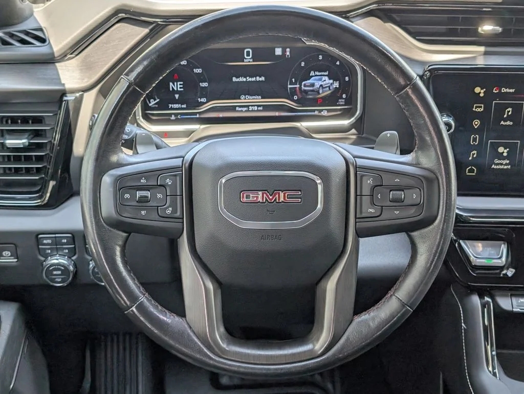 Used 2023 White GMC AT4X image 23
