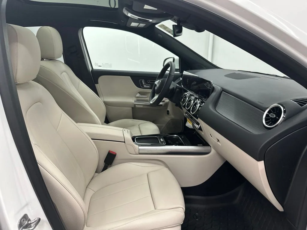 New 2026 White Mercedes-Benz GLA 250 image 25