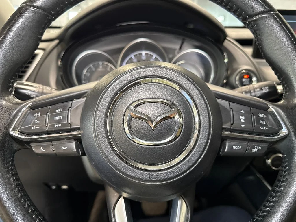 Used 2018 White Mazda Touring image 22