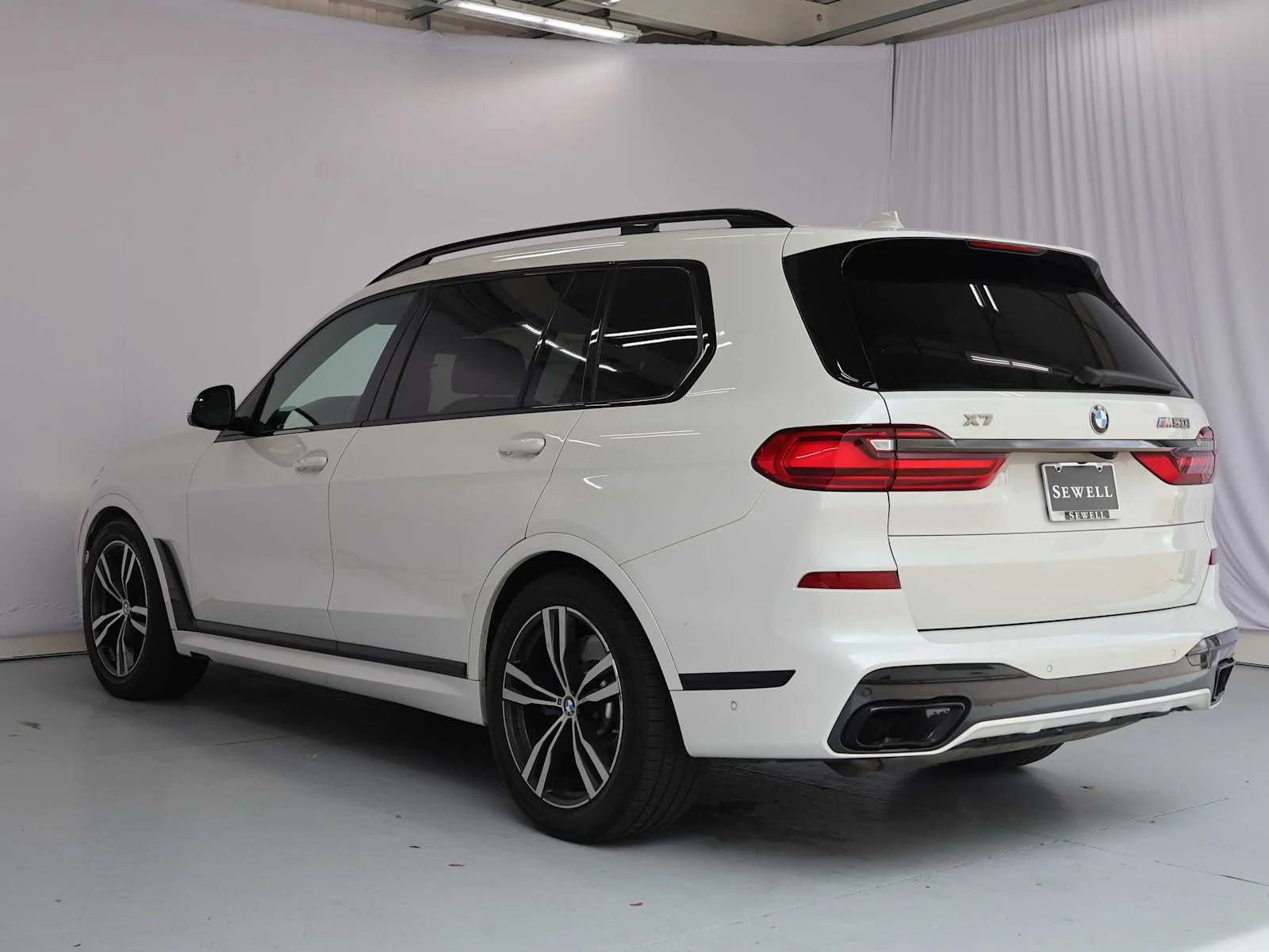 Certified Used 2022 Mineral White Metallic BMW M50i image 6