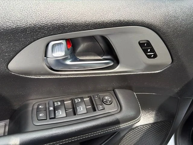 Used 2026 Silver Chrysler Select image 27