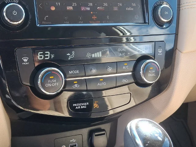 Used 2018 White Nissan SL image 16