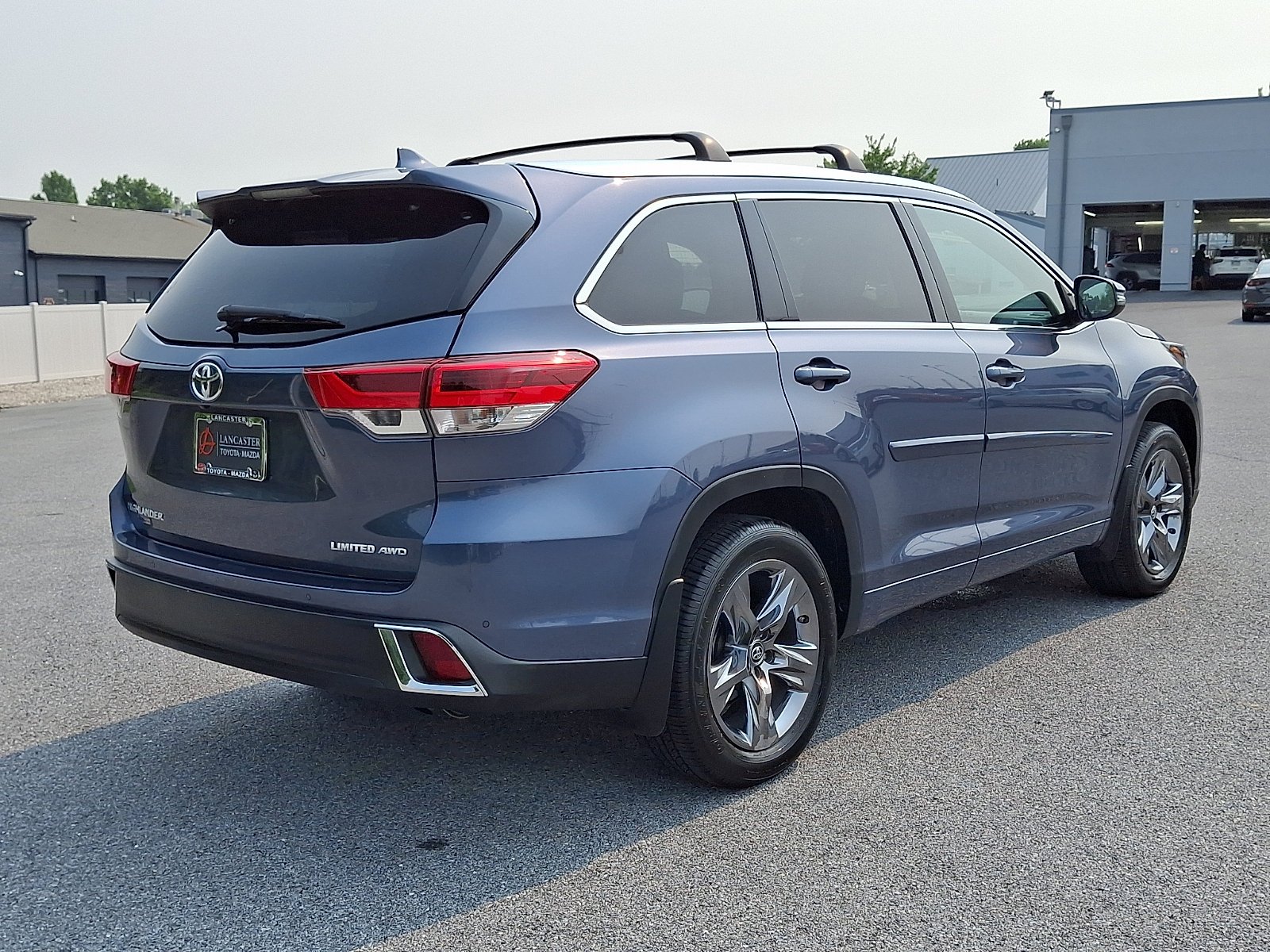 Used 2018 Shoreline Blue Pearl Toyota Limited Platinum image 7
