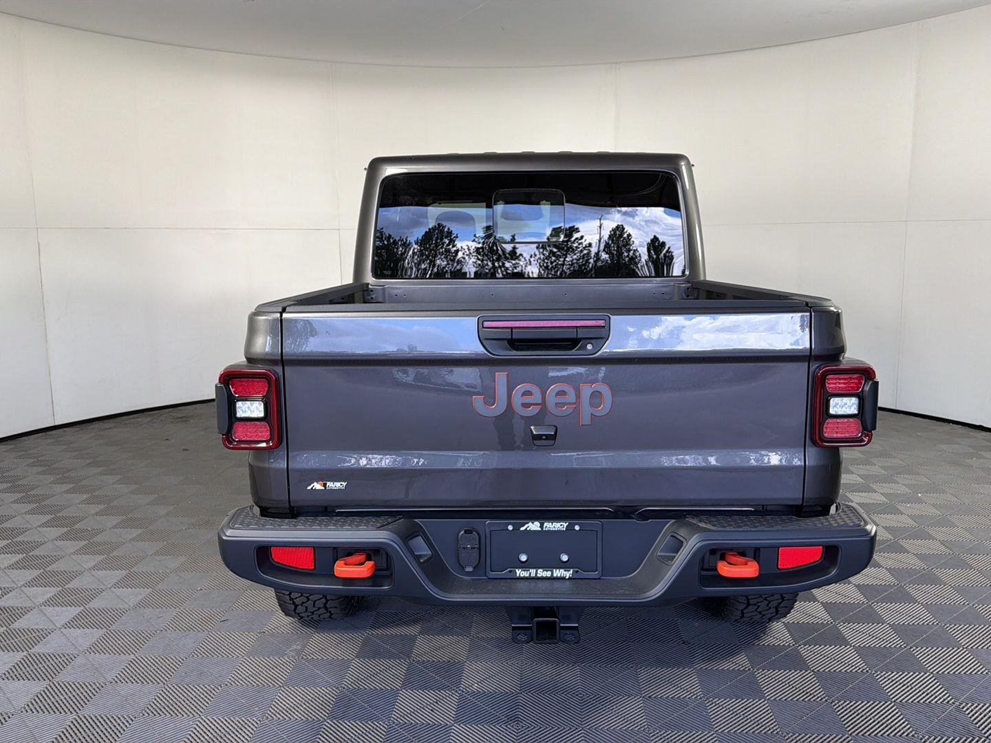 New 2026 Granite Crystal Metallic Clear-Coat Exterior Paint Jeep Mojave image 5