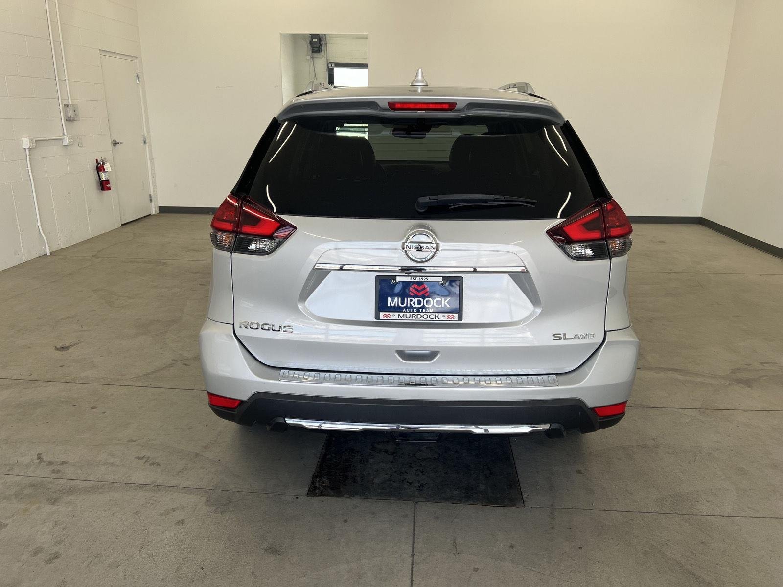 Used 2017 Brilliant Silver Nissan SL image 10