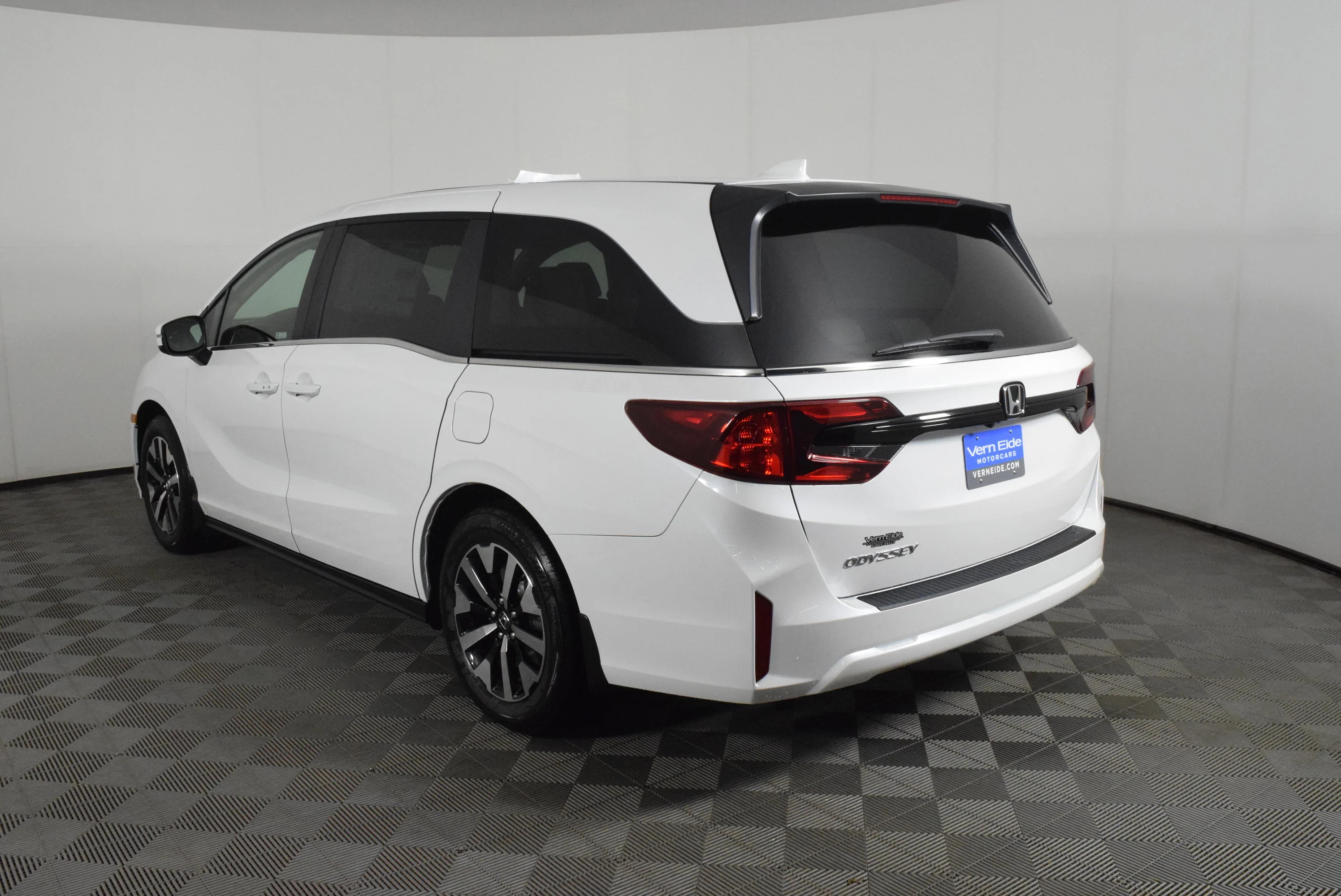 New 2026 Platinum White Pearl Honda EX-L image 8